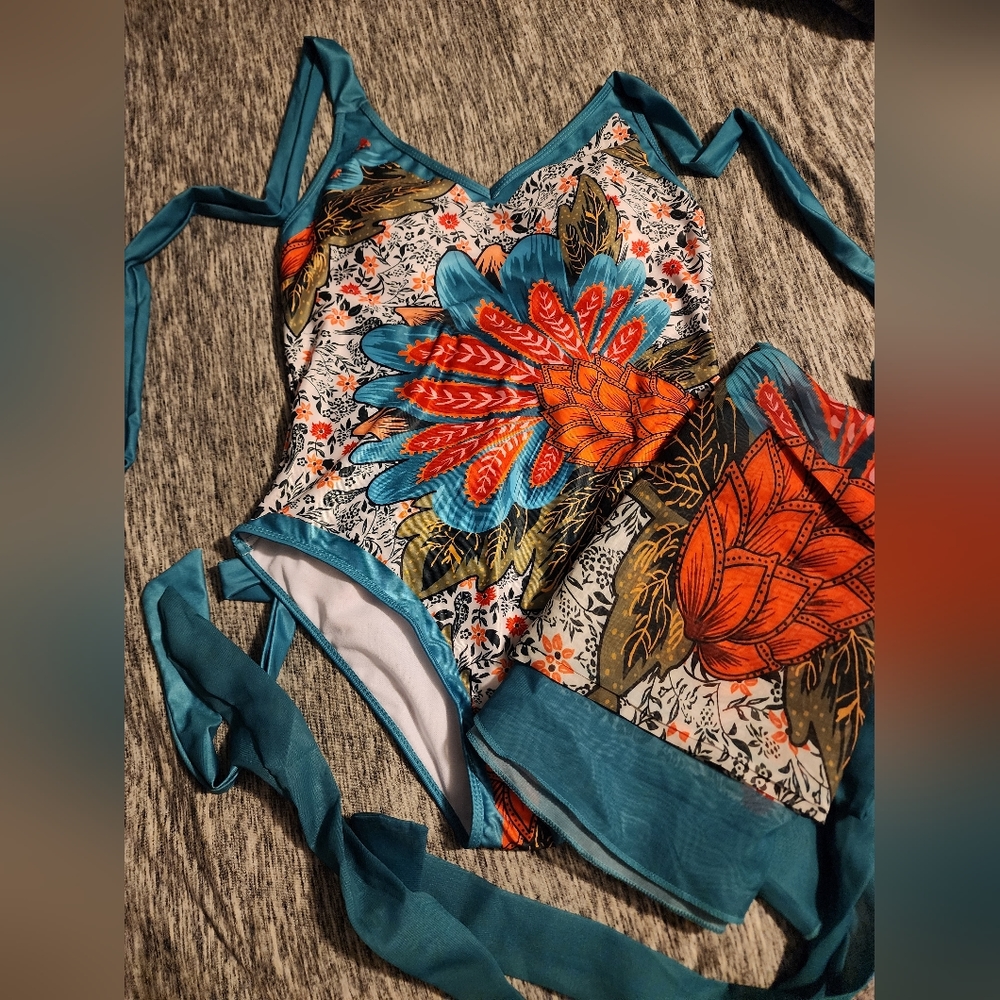 New women's swimsuit Large